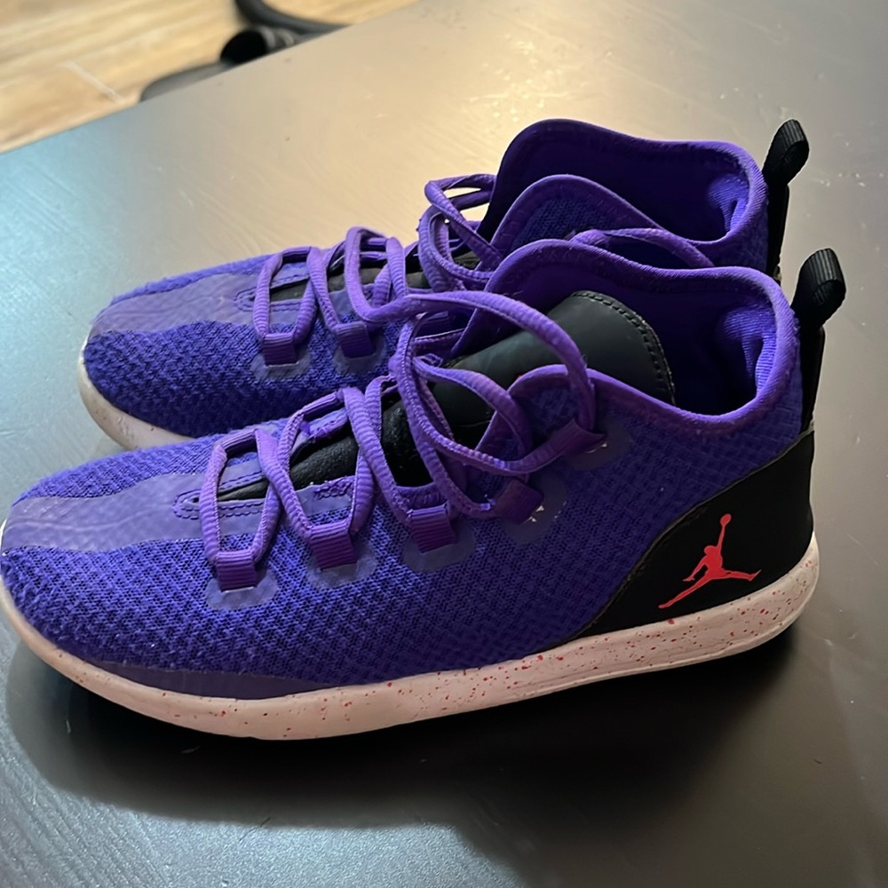 Girls Jordan’s 4.5 Y